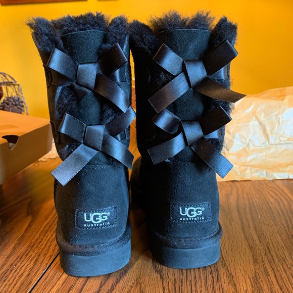 UGG Boots - Picture 1 of 4